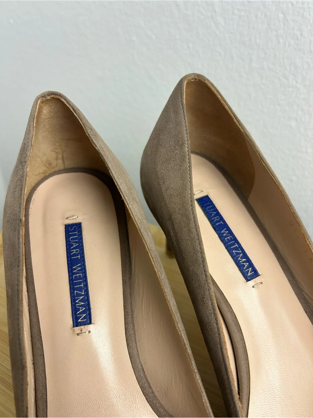 Stuart Weitzman Women’s size 9 Taupe Suede Pointed Pumps Made in Spain